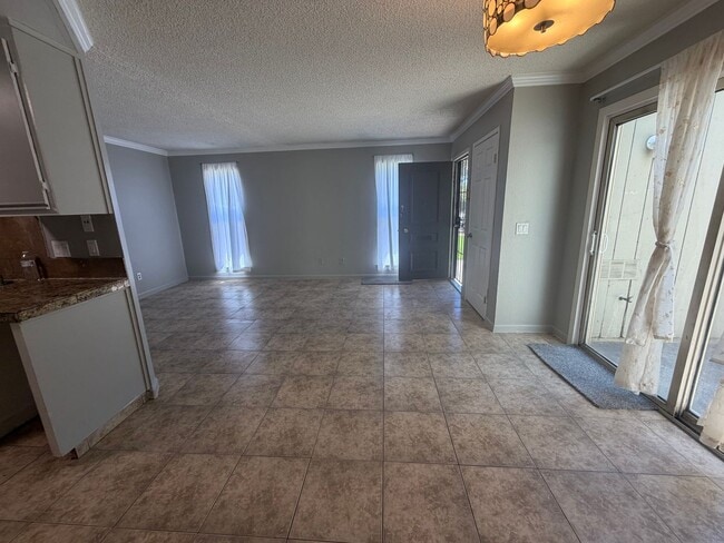 Building Photo - 124 Del Norte Ct