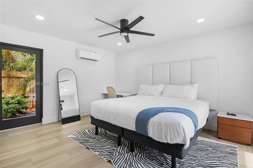 Building Photo - 811 NE 17th Ct