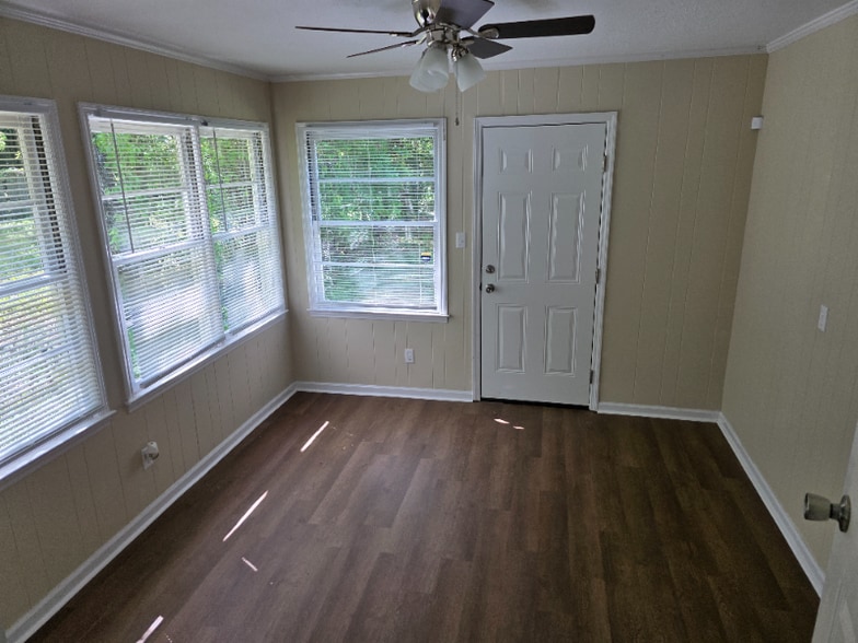 Building Photo - 208 Reid St