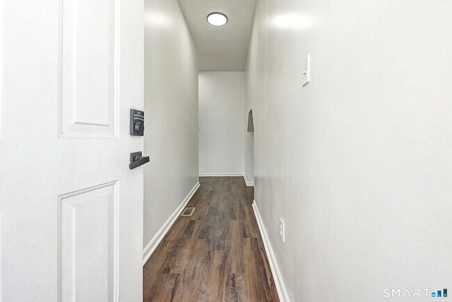 Building Photo - 483 Ferry St