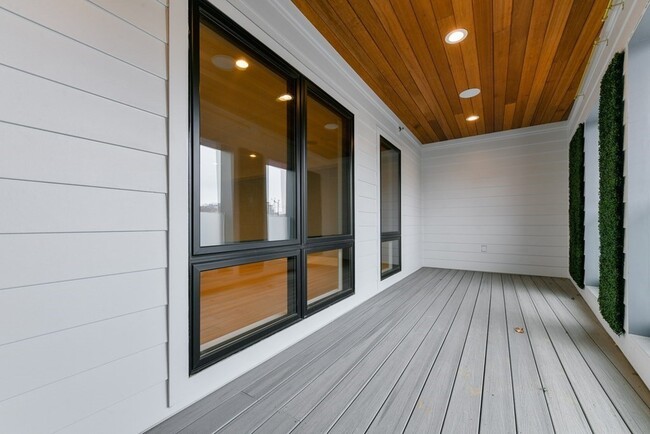 Building Photo - 377 West First St-