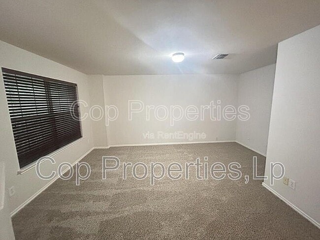 Building Photo - 307 Lucille