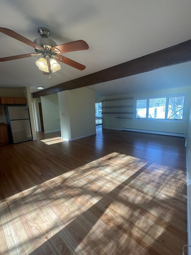 Building Photo - 4 Bed / 2 Bath Home Near Virginia Park | On-site Parking & Laundry