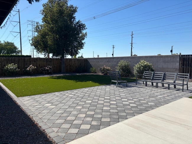 Building Photo - 2902 W Straford Dr