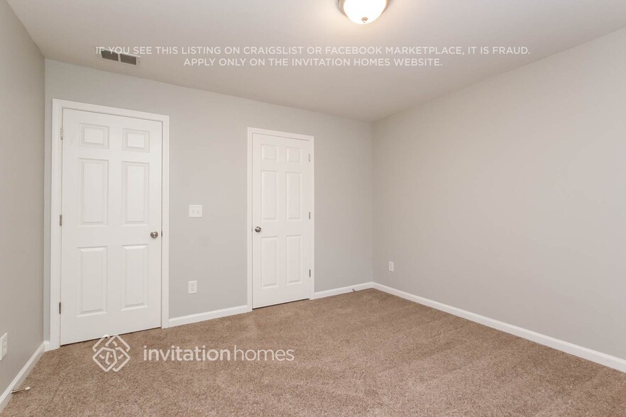 Building Photo - 2470 Mayfair Dr