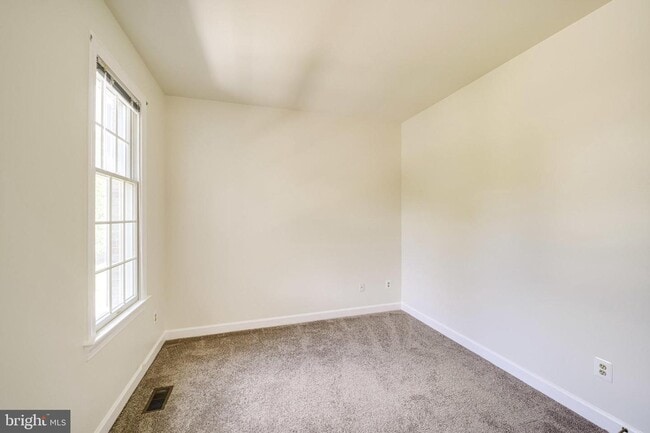 Building Photo - 6207 Woodland Lake Dr