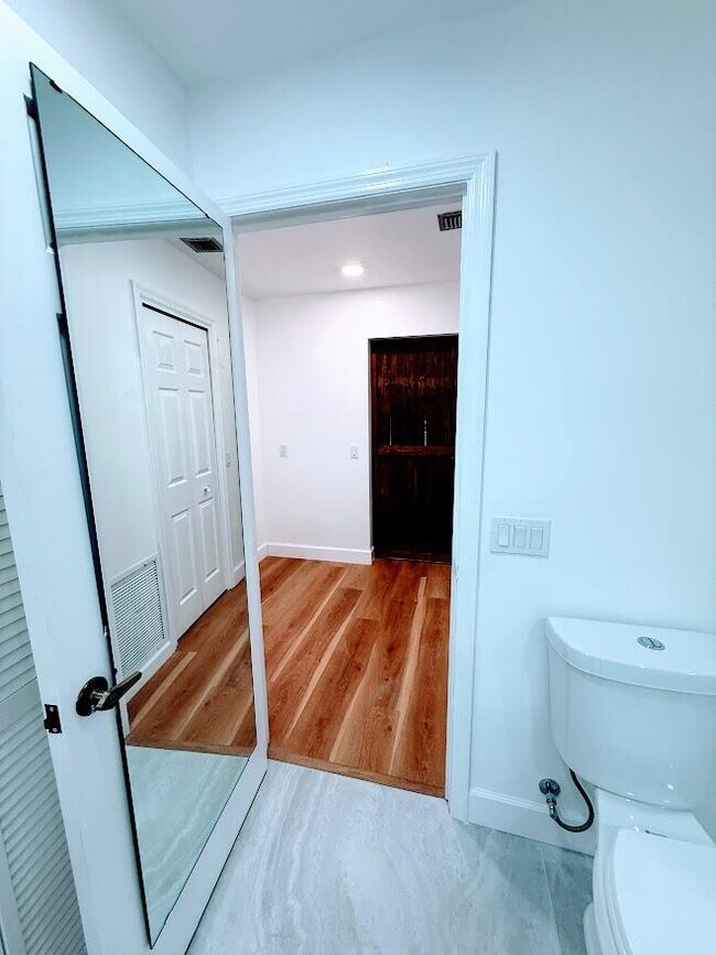 Building Photo - 465 SE Naranja Ave