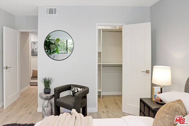 Building Photo - 7300 Franklin Ave