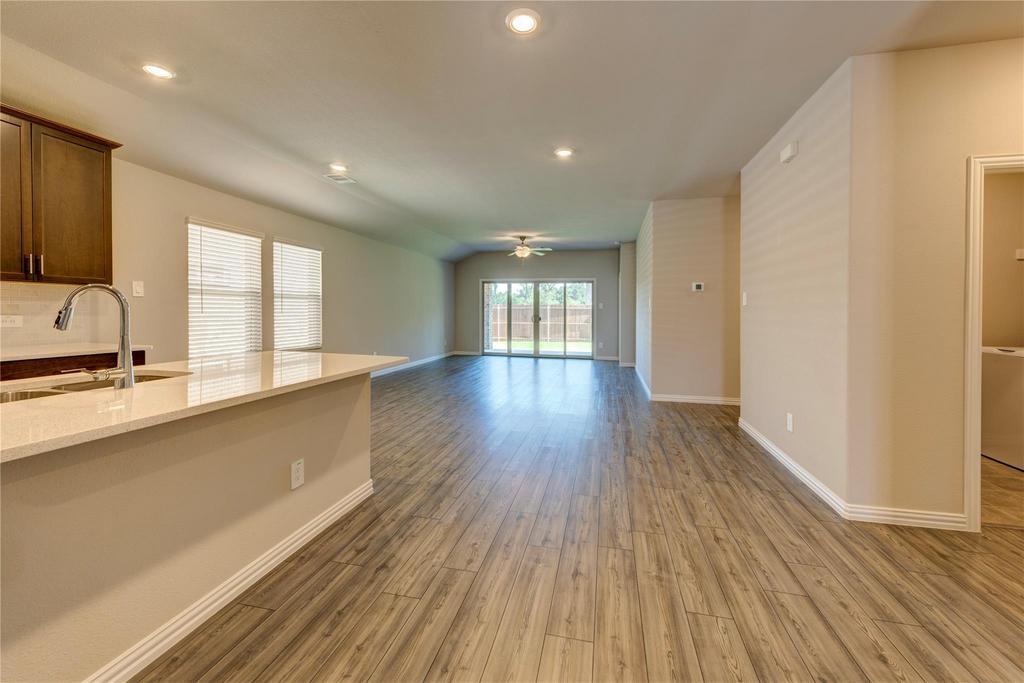 Living room with vaulted ceilings - 1109 Birchwood Ln