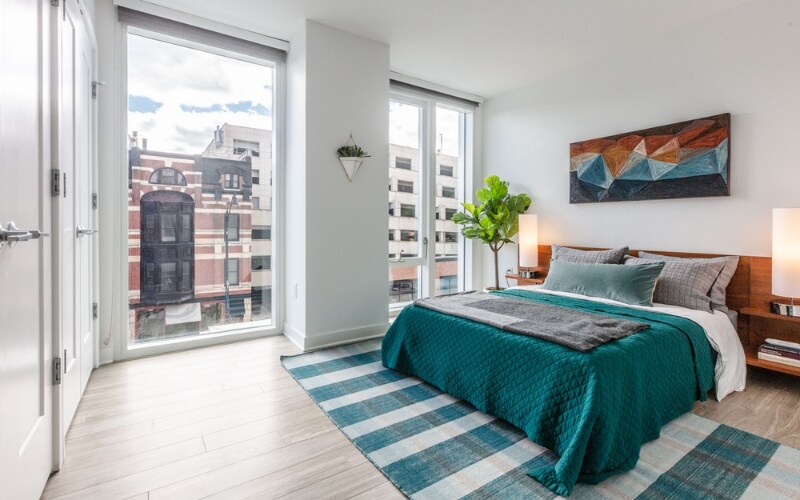 Building Photo - 2359 N Lincoln Ave