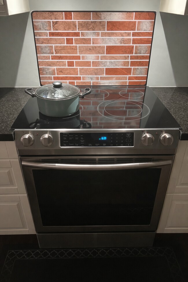 Building Photo - 102 Elliott Way