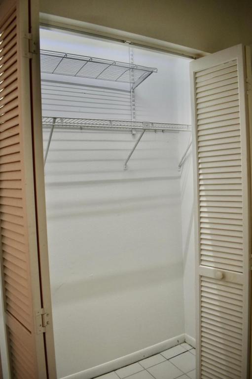 Building Photo - 5220 SW 21st Pl