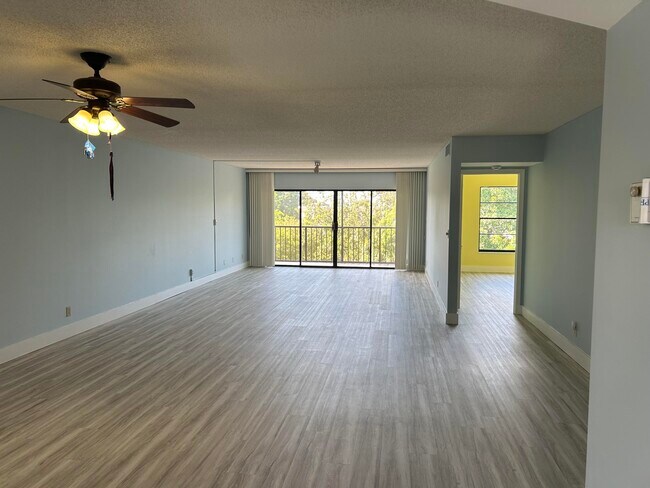 Building Photo - 300 N Hwy A1A
