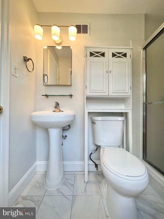 Building Photo - 1556 Bruton Ct