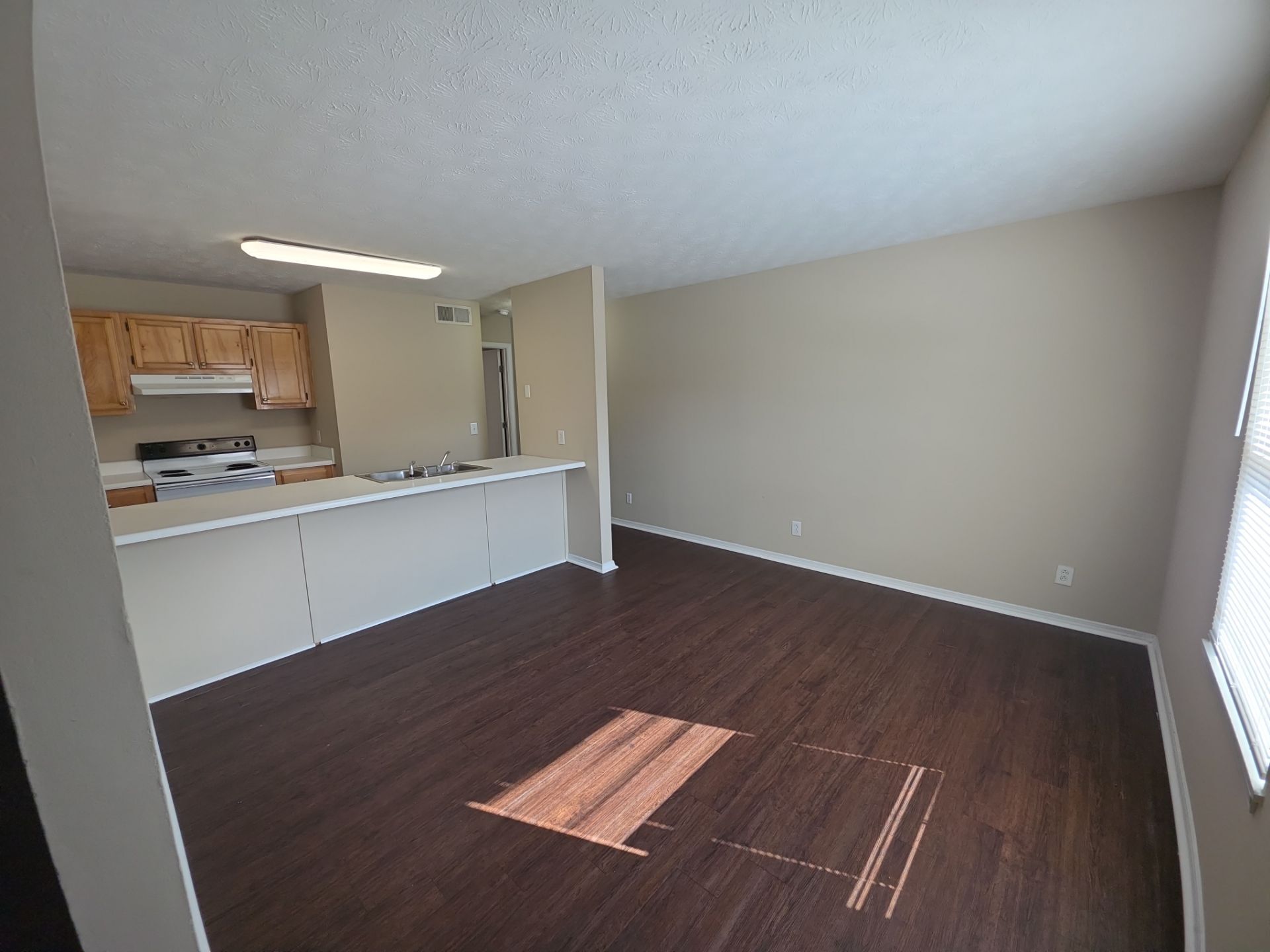 Building Photo - 640 W Stevens St