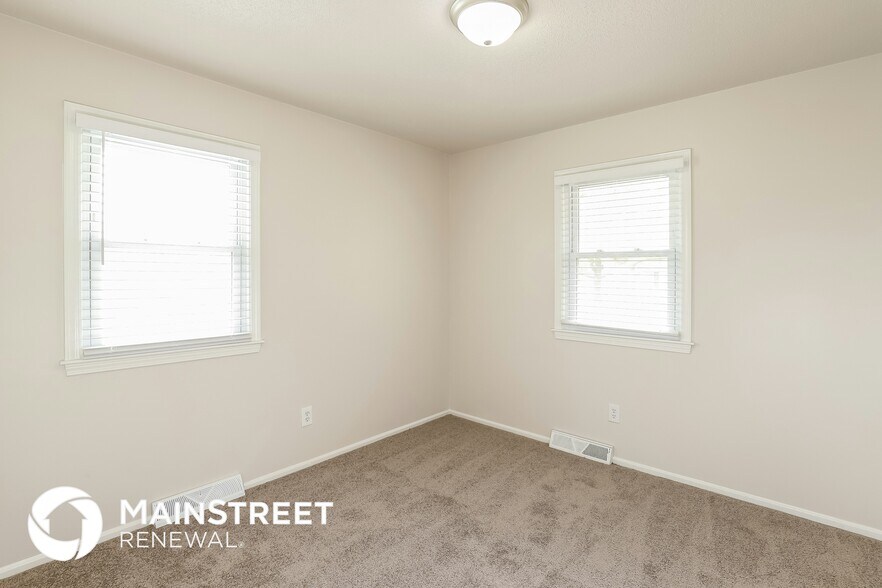Building Photo - 912 NE 113 St