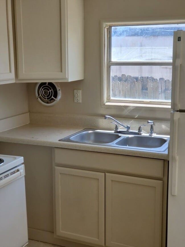Building Photo - Two Bedroom One Bath Manufactured Home - G...