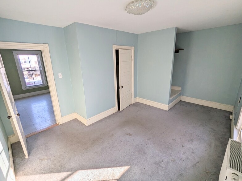 Building Photo - 56 Rackleff St