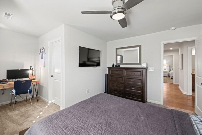 Building Photo - 2615 Quarterdeck Dr