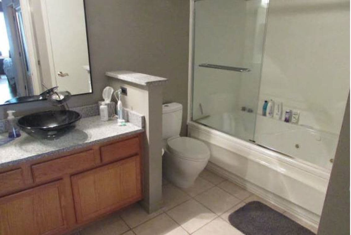 Master bath - 360 W Washington Ave