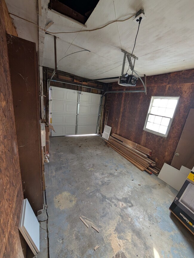 Building Photo - 621 SW Oakley Ave