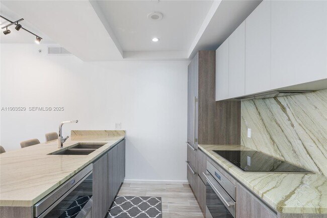 Building Photo - 801 S Miami Ave