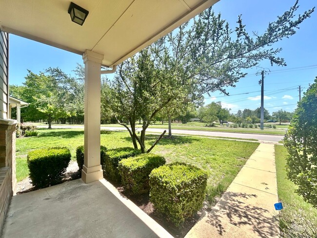 Building Photo - Nice 3BR/2.5BA Two-Story Home with 3-Car G...