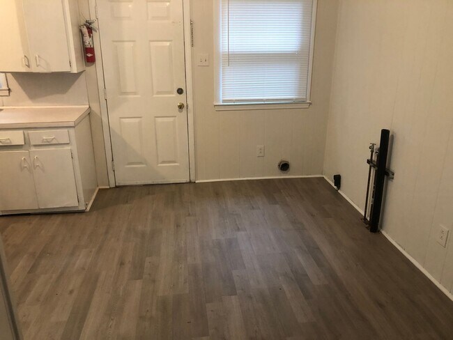 Building Photo - Azalea Apartments