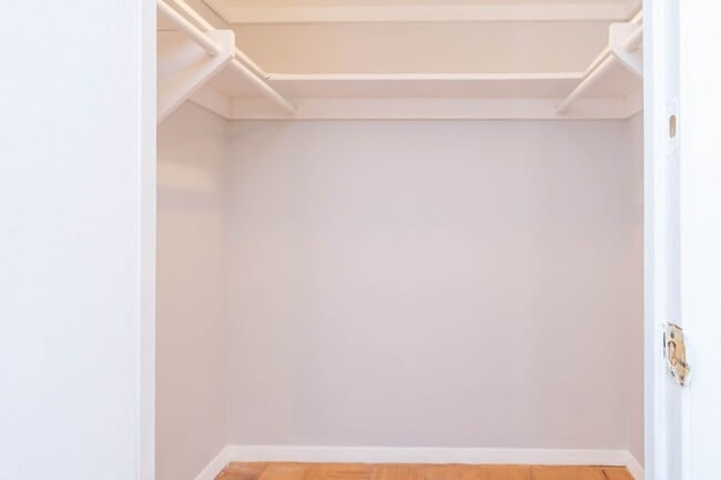 Building Photo - 1 Bed 1 Bath Condo in Barcroft Hills