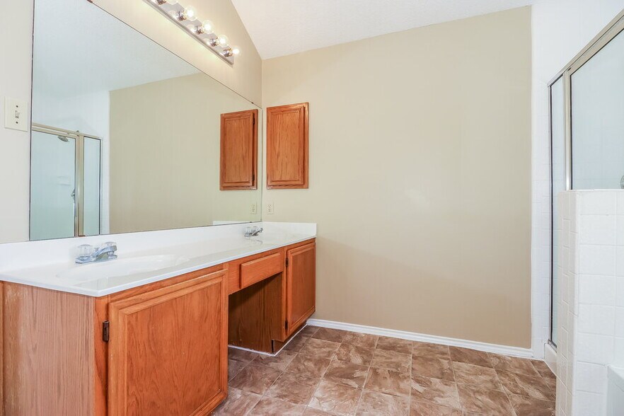 Building Photo - 6309 Brookmont Ct
