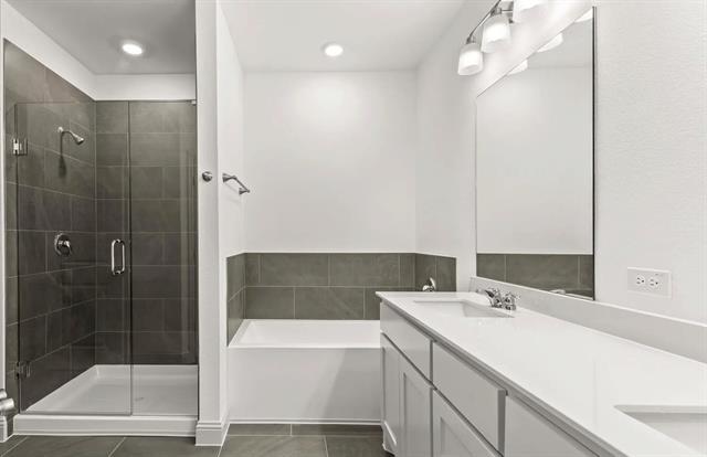 Building Photo - 560 Oak Crk Dr