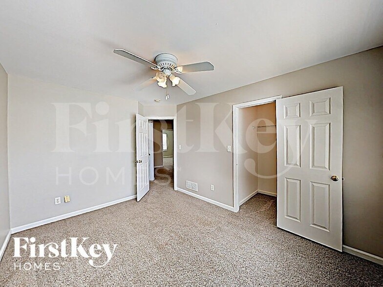 Building Photo - 227 Spring Borough Dr