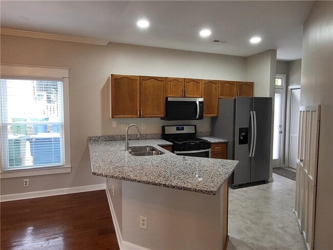 Building Photo - 320 Harden St SE