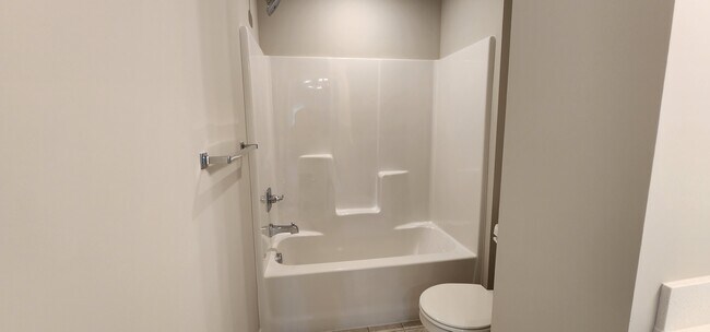 Building Photo - 1515 100th Ave NW