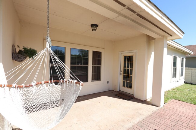Building Photo - 10514 Winrock Dr