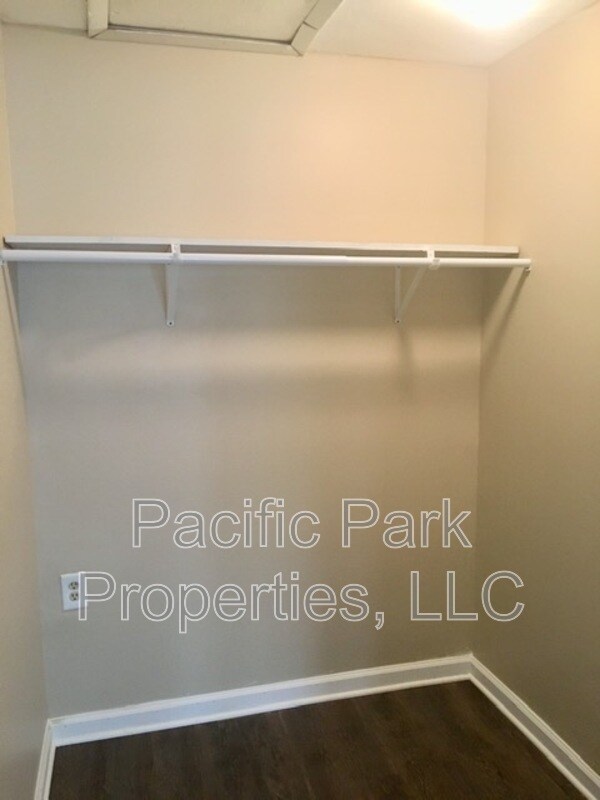 Building Photo - 9403 Shenandoah Dr