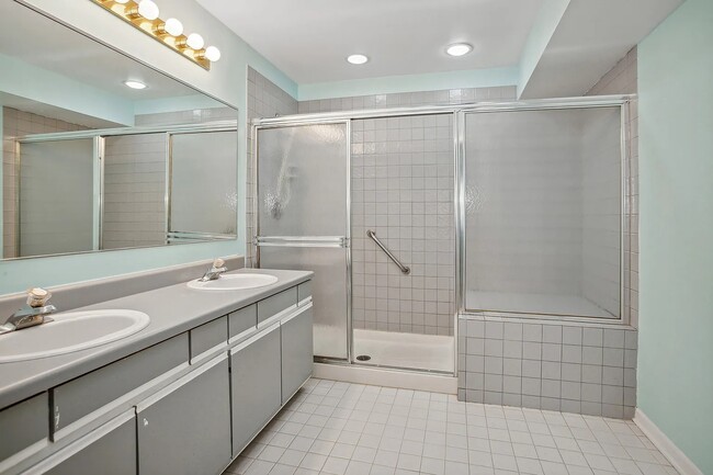 Building Photo - 321 Pembroke Ct