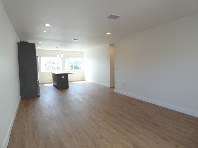 Building Photo - Modern Townhome Community in Prime Mid-City