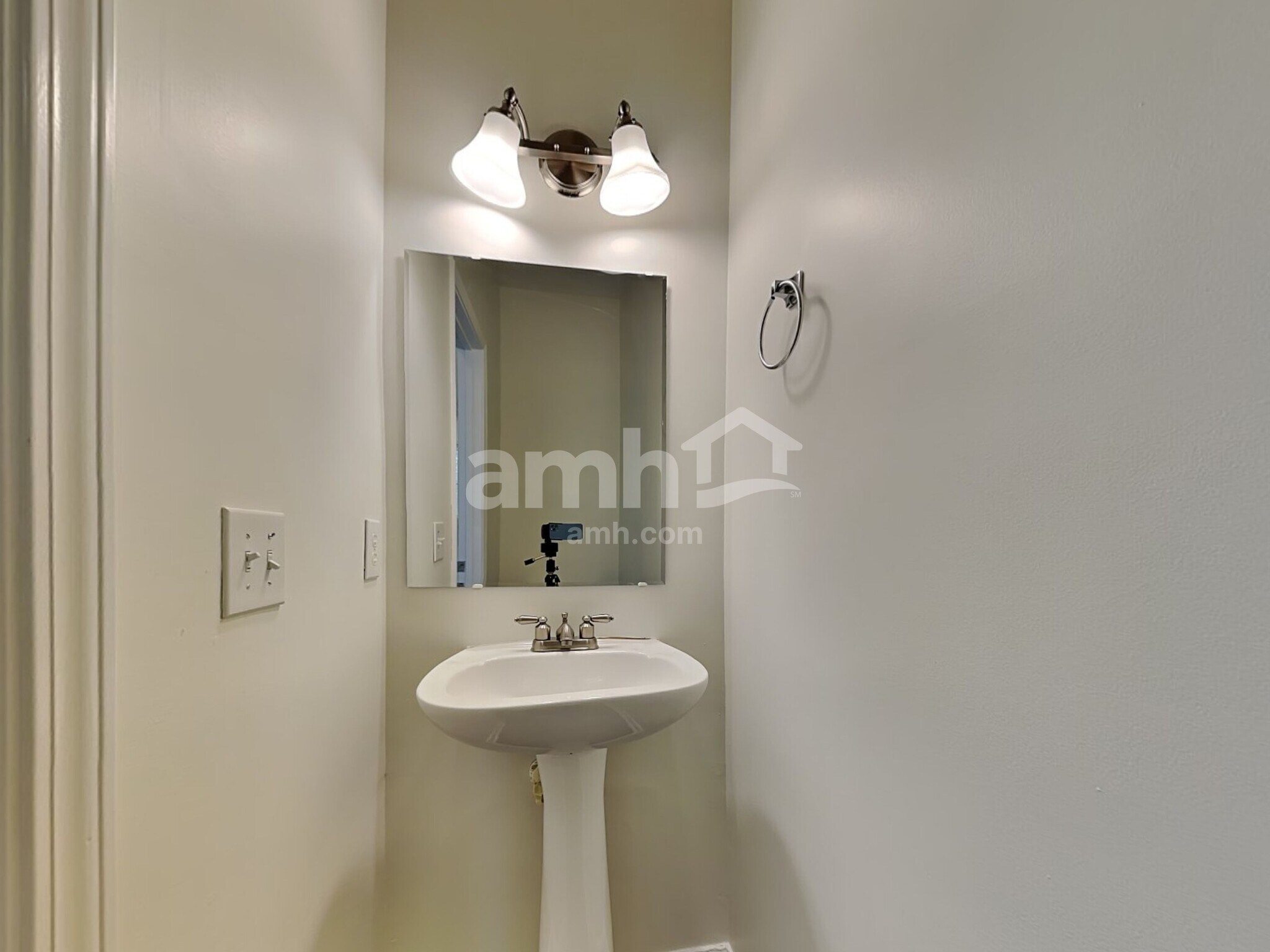 Building Photo - 6325 Elderslie Dr