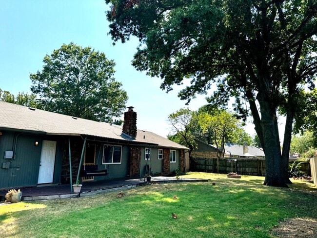 Building Photo - 601 Rosewood Ct