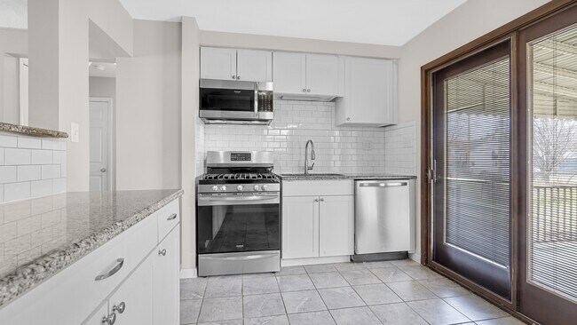 Building Photo - 2162 Champaign Rd