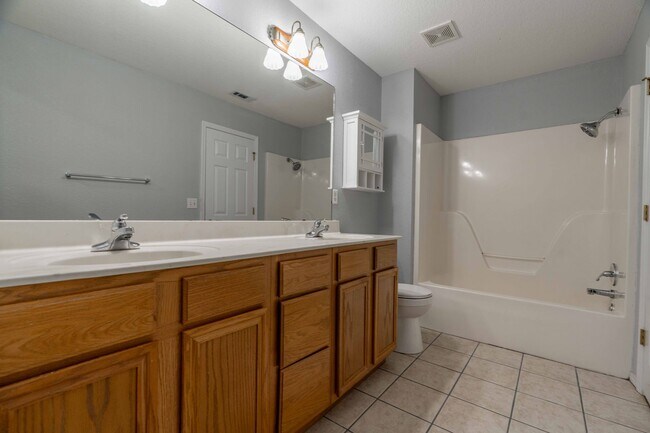 Building Photo - Spacious 3-Bedroom Home in Bentonville’s Eagle Crest Estates – First months rent 50% off!