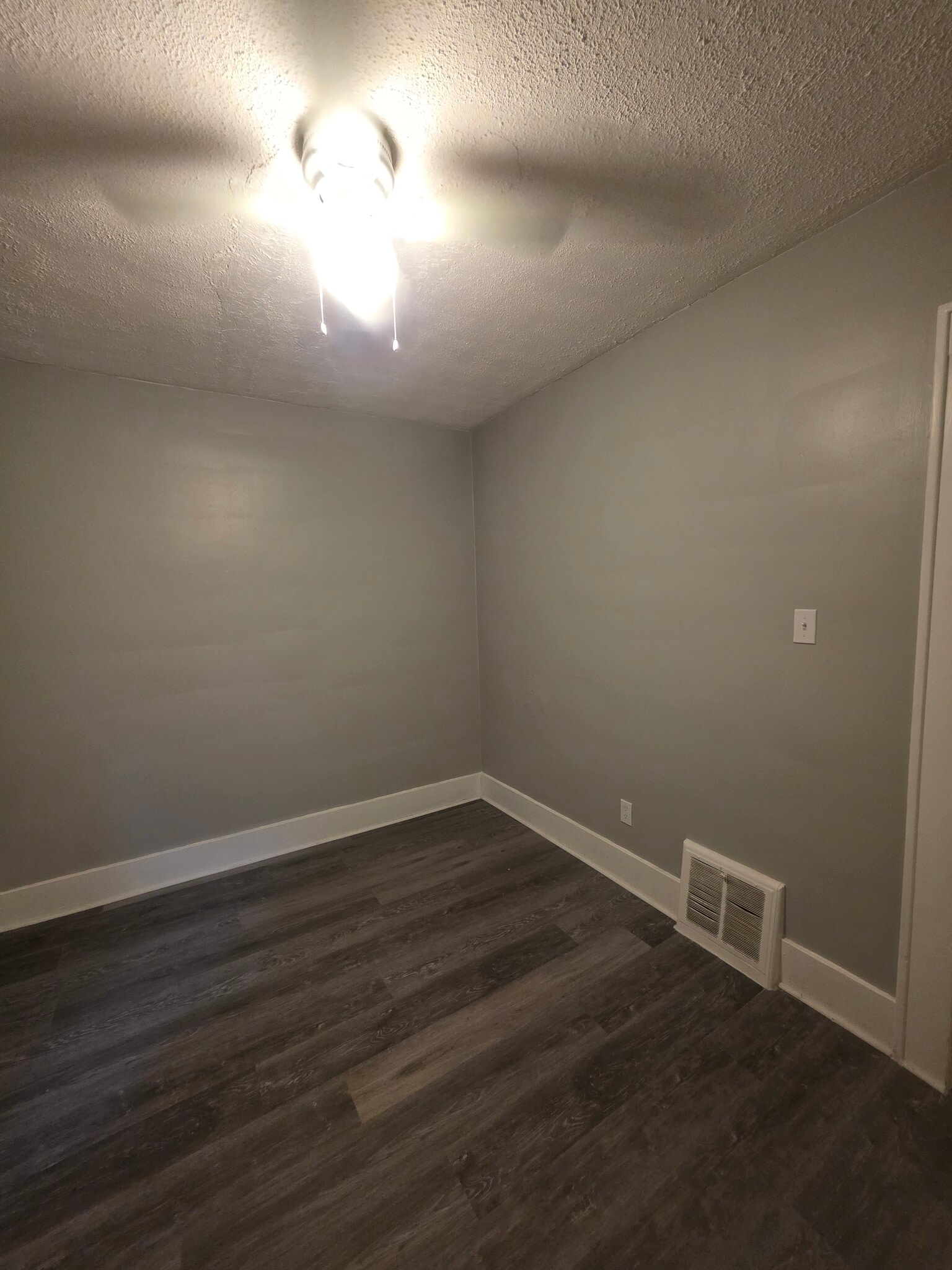 Master bedroom - 1230 Lily St