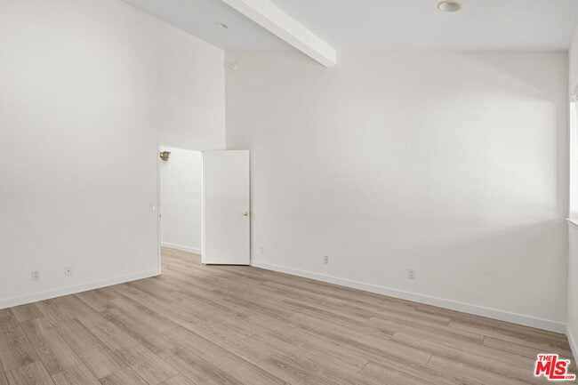 Building Photo - 1470 Palisades Dr