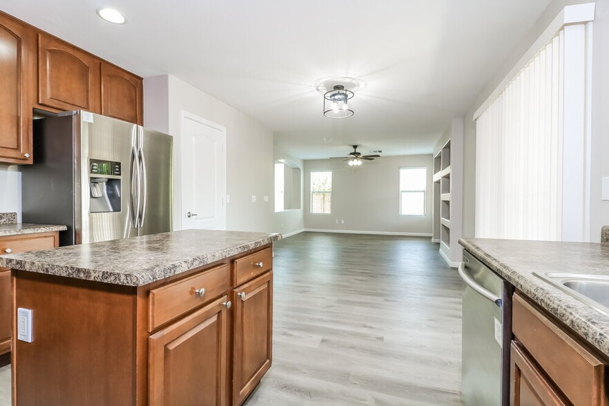 Building Photo - 7113 W Winslow Ave