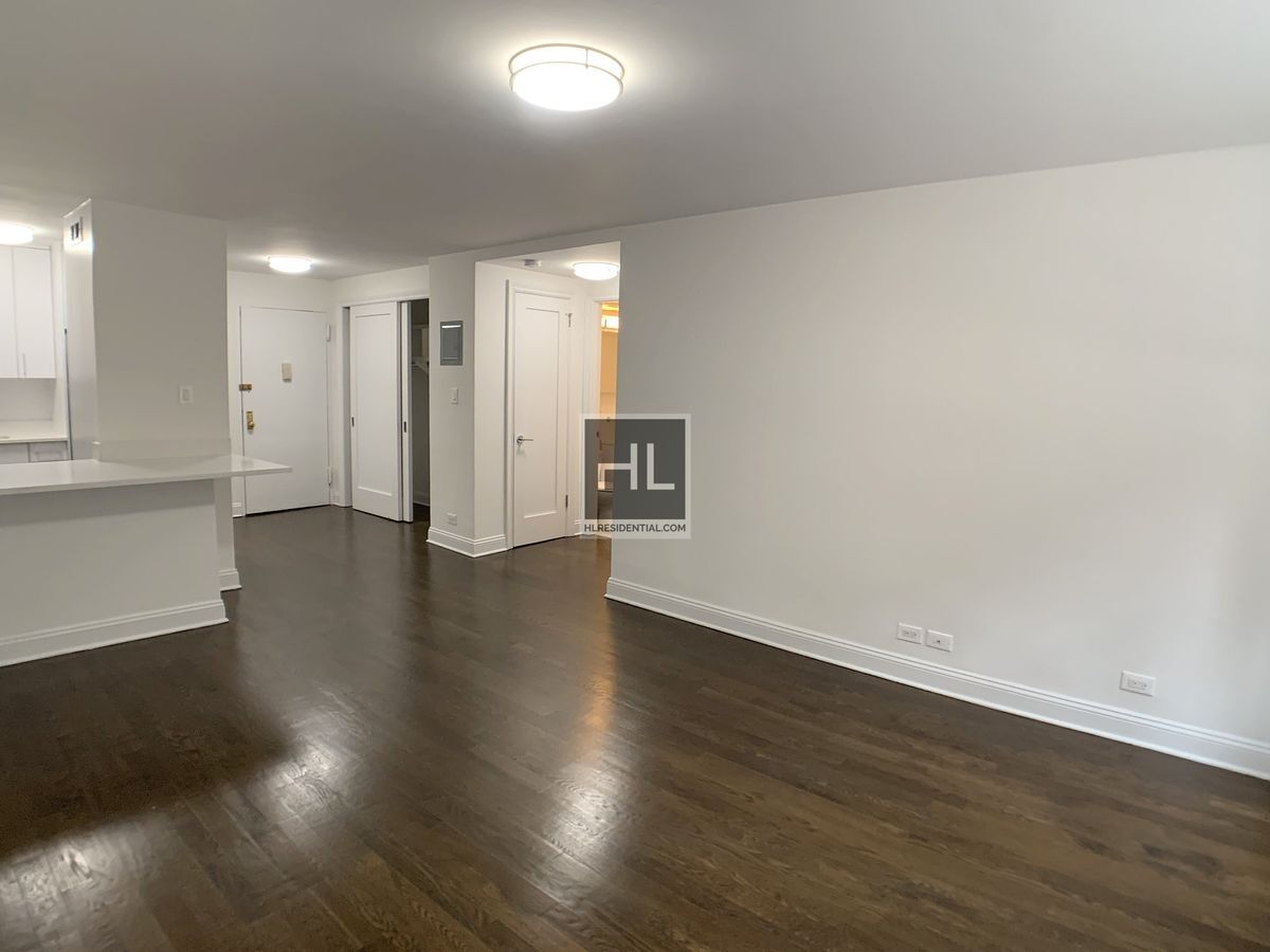 Building Photo - E 16 ST