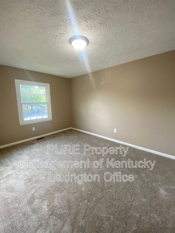 Building Photo - 3493 Sutherland Dr