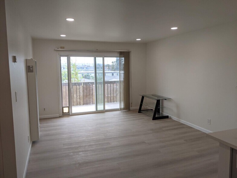 Building Photo - 4727 W 147th St