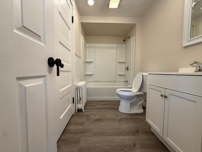 Building Photo - 304 Lovell St