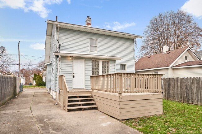 Building Photo - Beautifully remodeled 3 bed 1 bath colonial in East Akron !